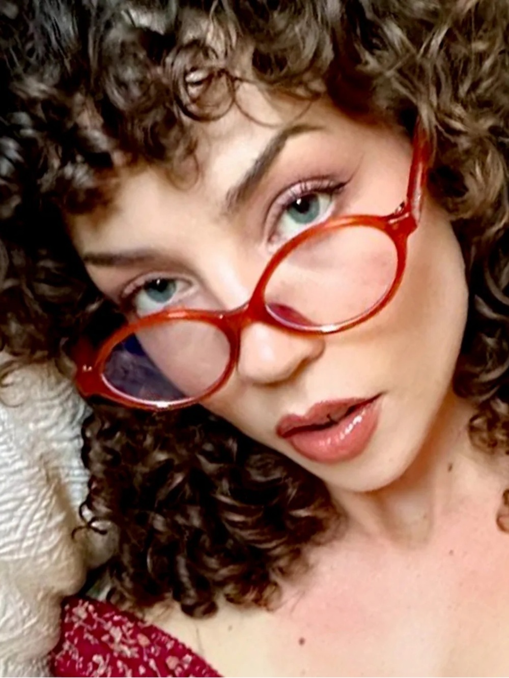 Red Cat-Eye Clear-Lens Glasses for Women - Fashionable Statement Frame